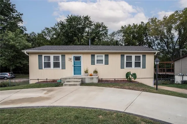 $269,900 | 508 Northeast Richardson Place, Lee's Summit, MO 64086