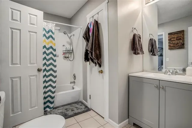 $269,900 | 508 Northeast Richardson Place, Lee's Summit, MO 64086