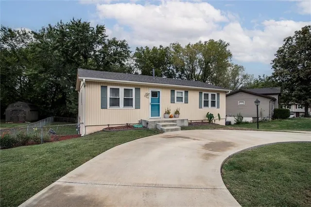 $269,900 | 508 Northeast Richardson Place, Lee's Summit, MO 64086