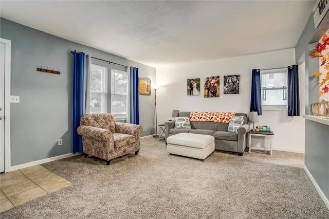 $269,900 | 508 Northeast Richardson Place, Lee's Summit, MO 64086