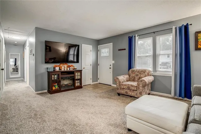 $269,900 | 508 Northeast Richardson Place, Lee's Summit, MO 64086