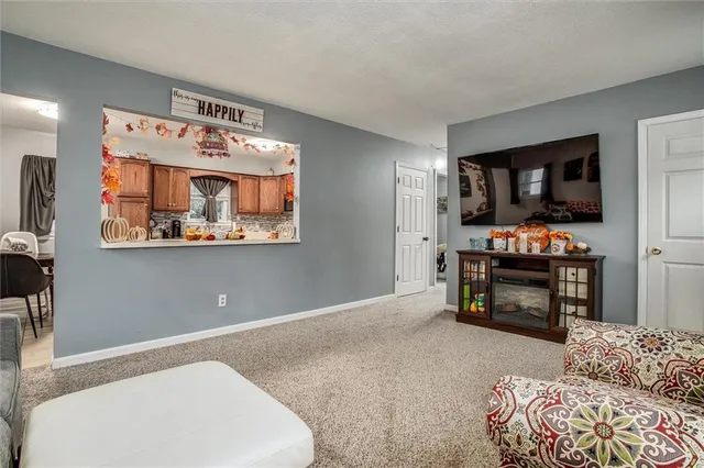 $269,900 | 508 Northeast Richardson Place, Lee's Summit, MO 64086