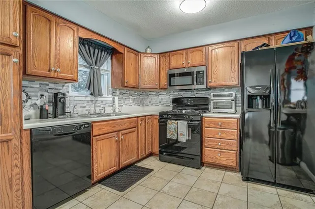 $269,900 | 508 Northeast Richardson Place, Lee's Summit, MO 64086