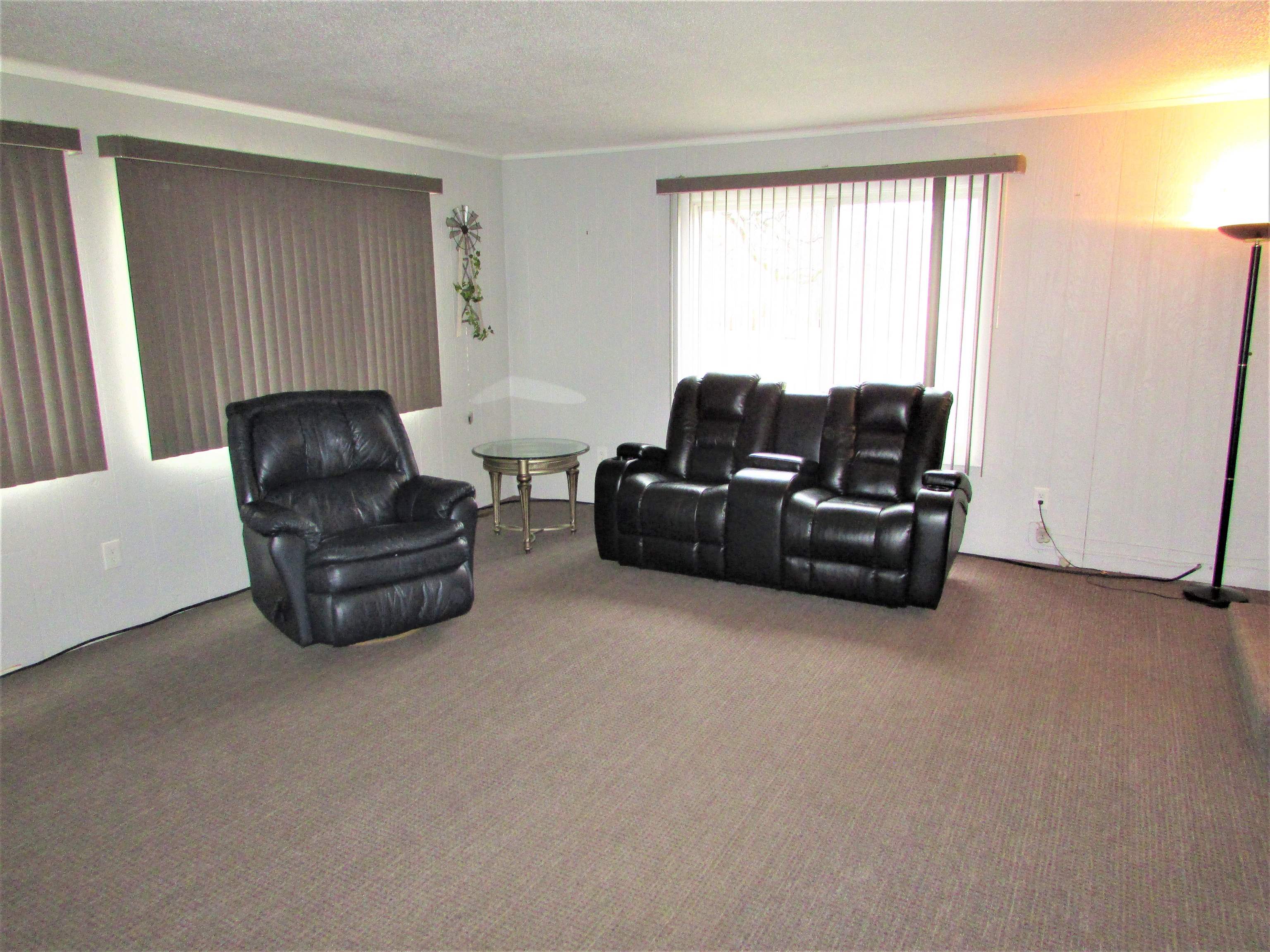 13520 Fenton Fenton, MI 48430 - Photo 8 of 37 50105182-7.JPG