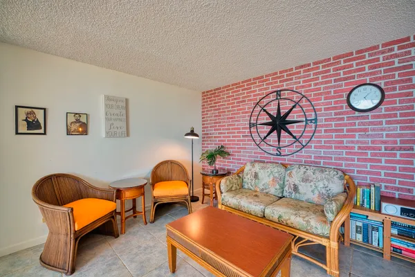 $400,000 | 84 Pukihae Street, Unit 205, Hilo, HI 96720