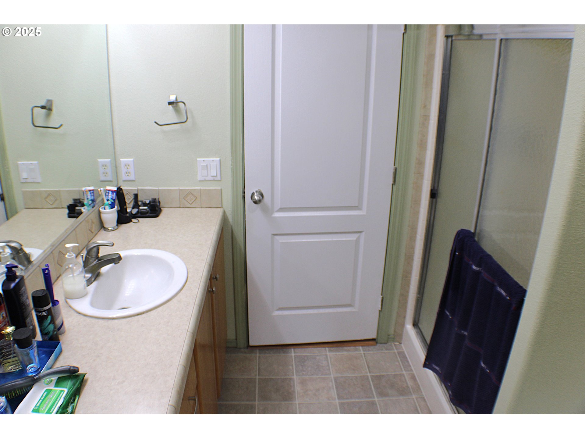 1320 Shoestring Road Riddle, OR 97469 - Photo 16 of 48 a bathroom with sink and mirror