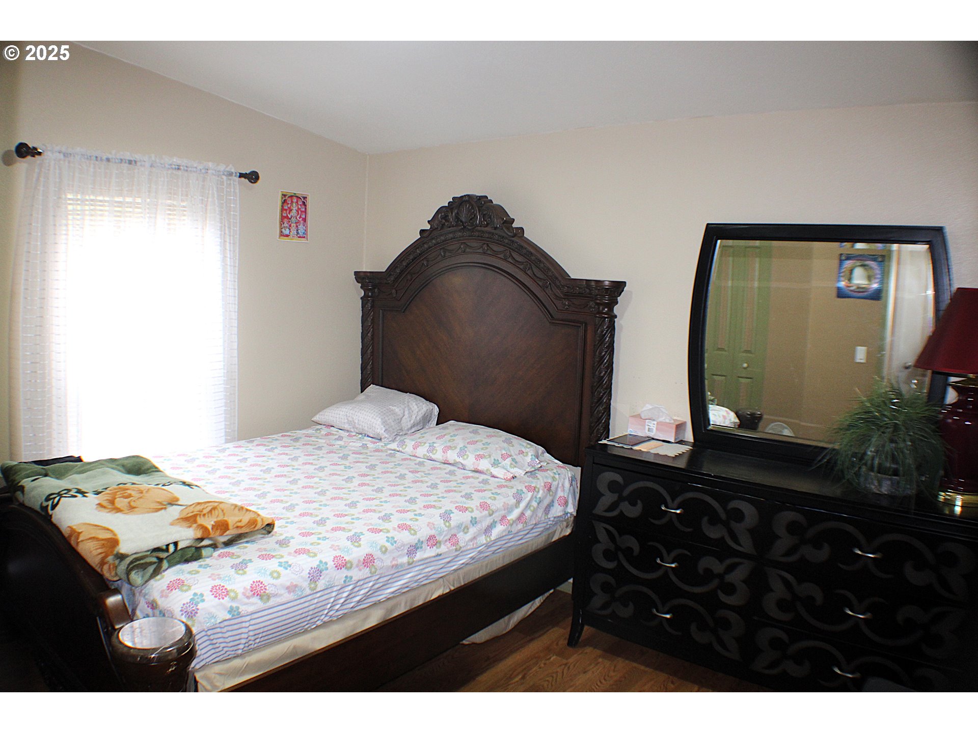 1320 Shoestring Road Riddle, OR 97469 - Photo 17 of 48 a bedroom with a bed and dresser