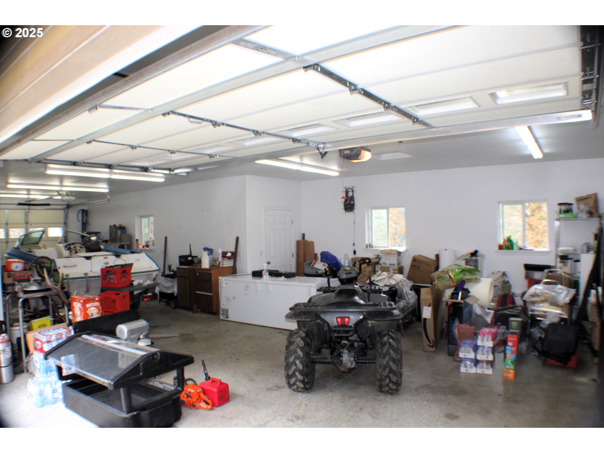 1320 Shoestring Road Riddle, OR 97469 - Photo 22 of 48 a living room with lots of furniture