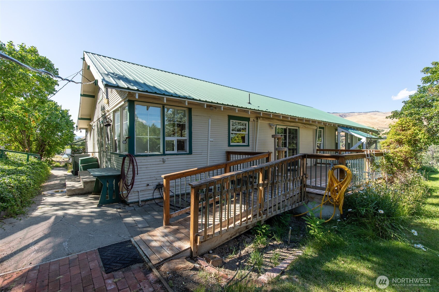 2115 Sleepy Hollow Road Wenatchee, WA 98801 - Photo 6 of 31