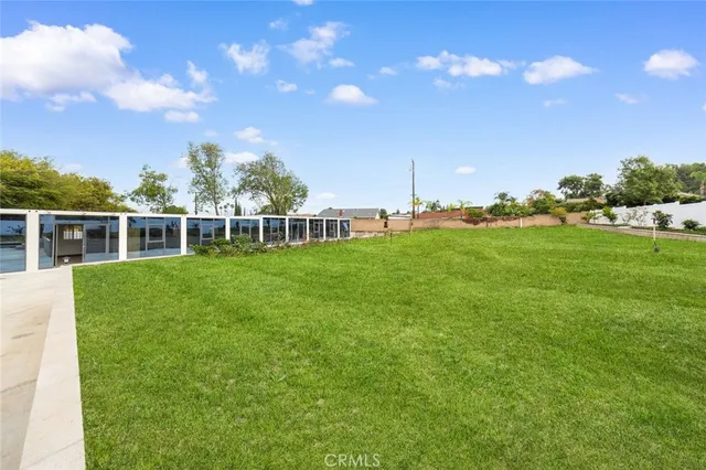 a view of a house with a backyard