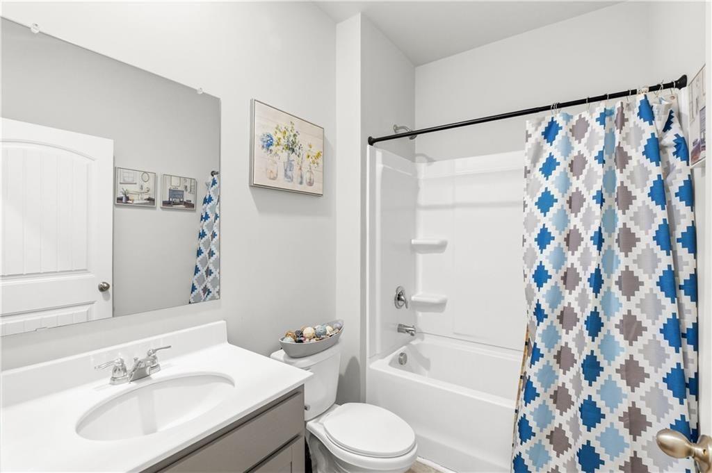 7626 Jennadee Drive Fairburn, GA 30213 - Photo 12 of 27 a bathroom with a sink toilet and shower