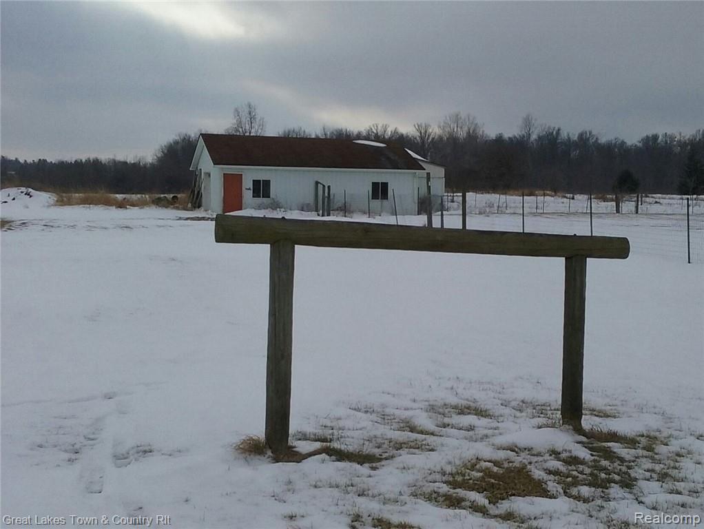 3065 West Sutton Road Lapeer, MI 48446 - Photo 4 of 19 Horse barn 1.jpg