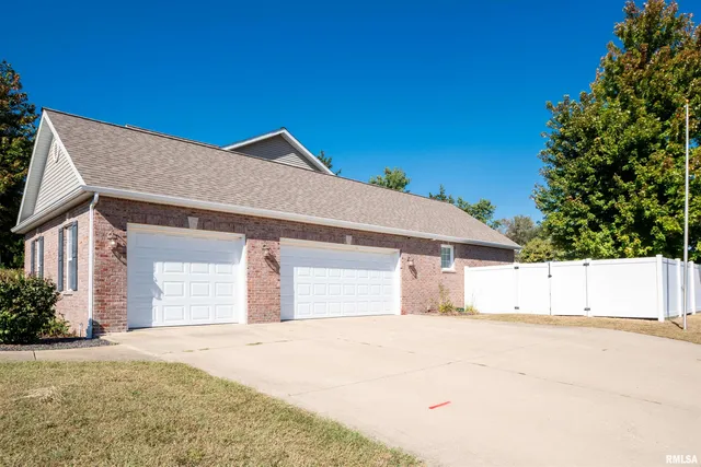 $470,000 | 610 Westminster Drive, Washington, IL 61571