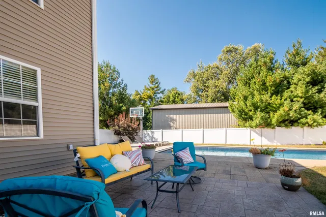 $470,000 | 610 Westminster Drive, Washington, IL 61571