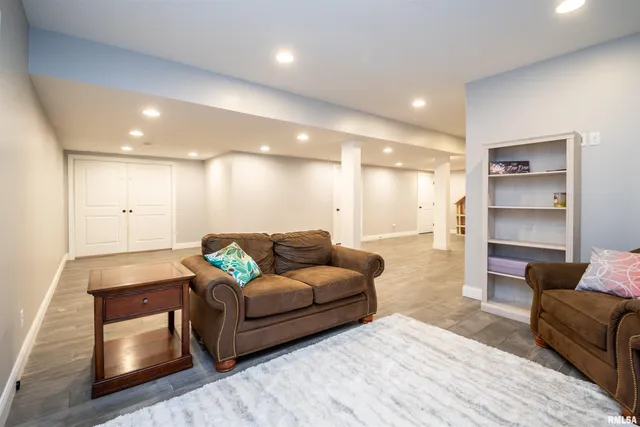 $470,000 | 610 Westminster Drive, Washington, IL 61571