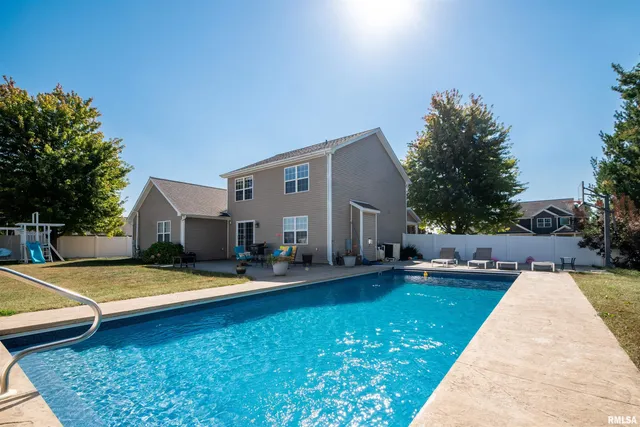 $470,000 | 610 Westminster Drive, Washington, IL 61571