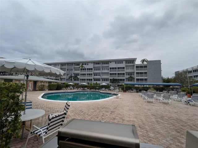 $1,650 | 330 Southeast 2nd Street, Unit 102E, Hallandale Beach, FL 33009
