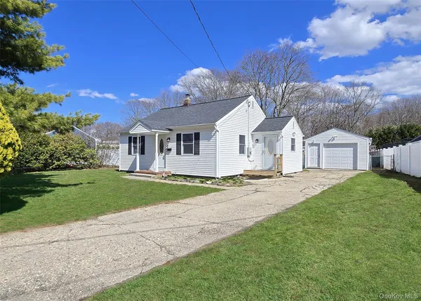 $499,999 | 393 McConnell Avenue, Bayport, NY 11705
