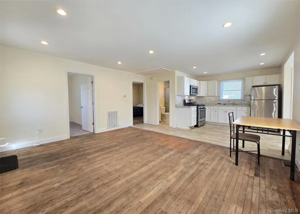 $499,999 | 393 McConnell Avenue, Bayport, NY 11705