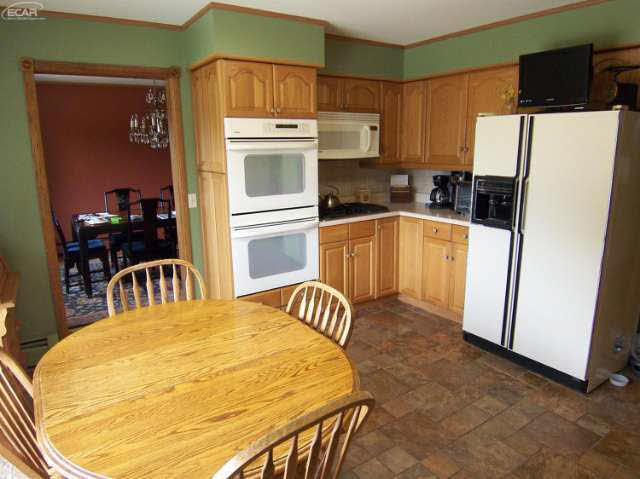 7066 East River Road Flushing, MI 48433 - Photo 12 of 39 21188407-11.JPG