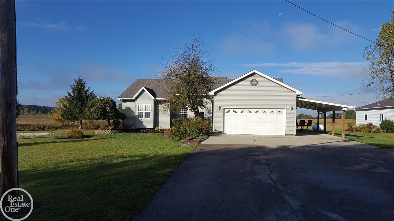 8043 Logana Road Avoca, MI 48006 - Photo 3 of 42 31332838-2.JPG