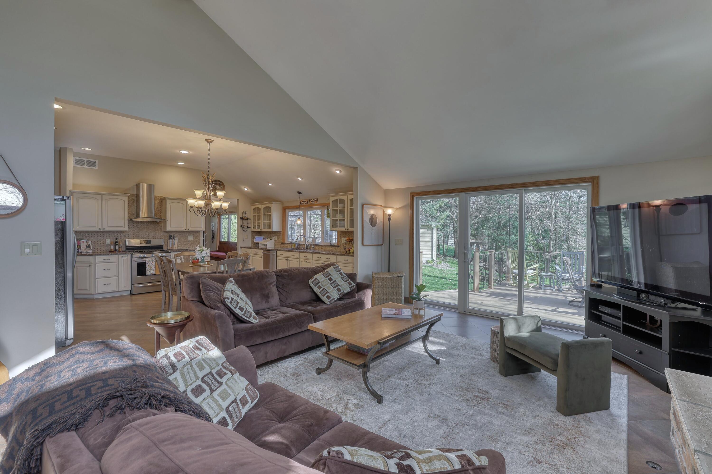 W347N6022 Rd I Oconomowoc, WI 53066 - Photo 13 of 45 3