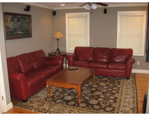 118 Ninigret Road Narragansett, RI 02882 - Photo 4 of 4 Living Room.
