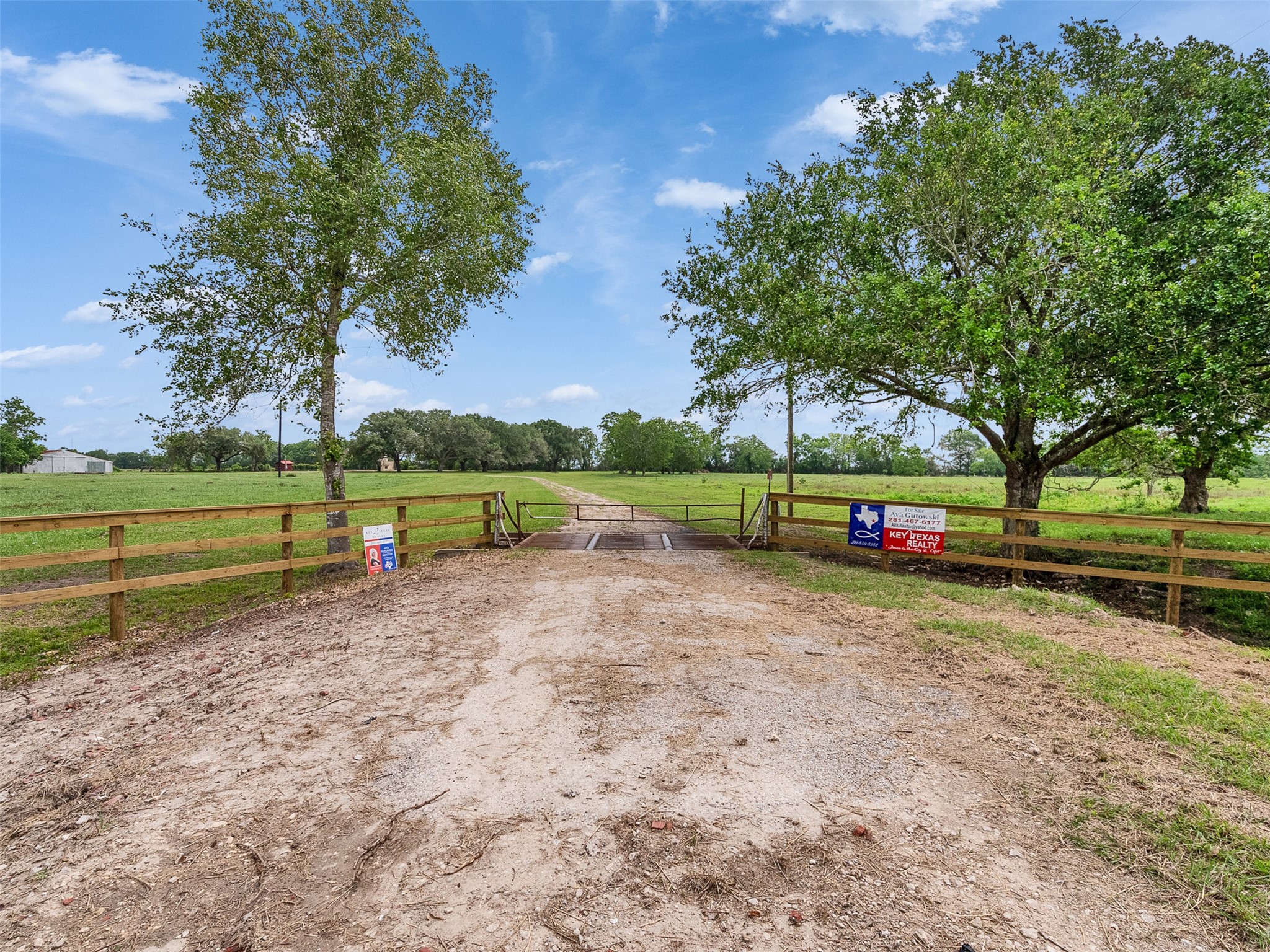 2100 Pine Knoll Road Bay City, TX 77414 - Photo 2 of 28 a view of park with large trees