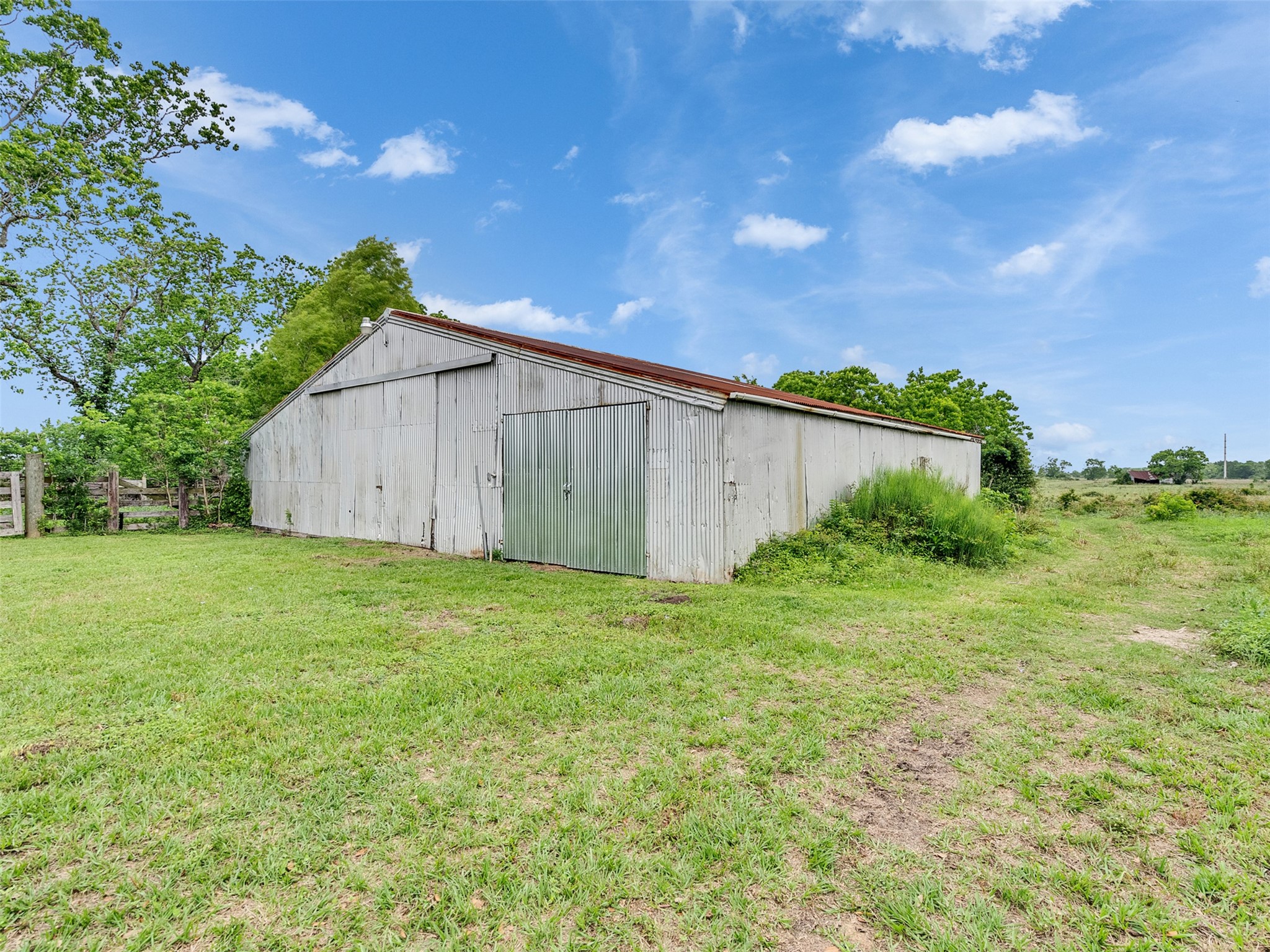 2100 Pine Knoll Road Bay City, TX 77414 - Photo 23 of 28 a view of a backyard with potted plants and large tree