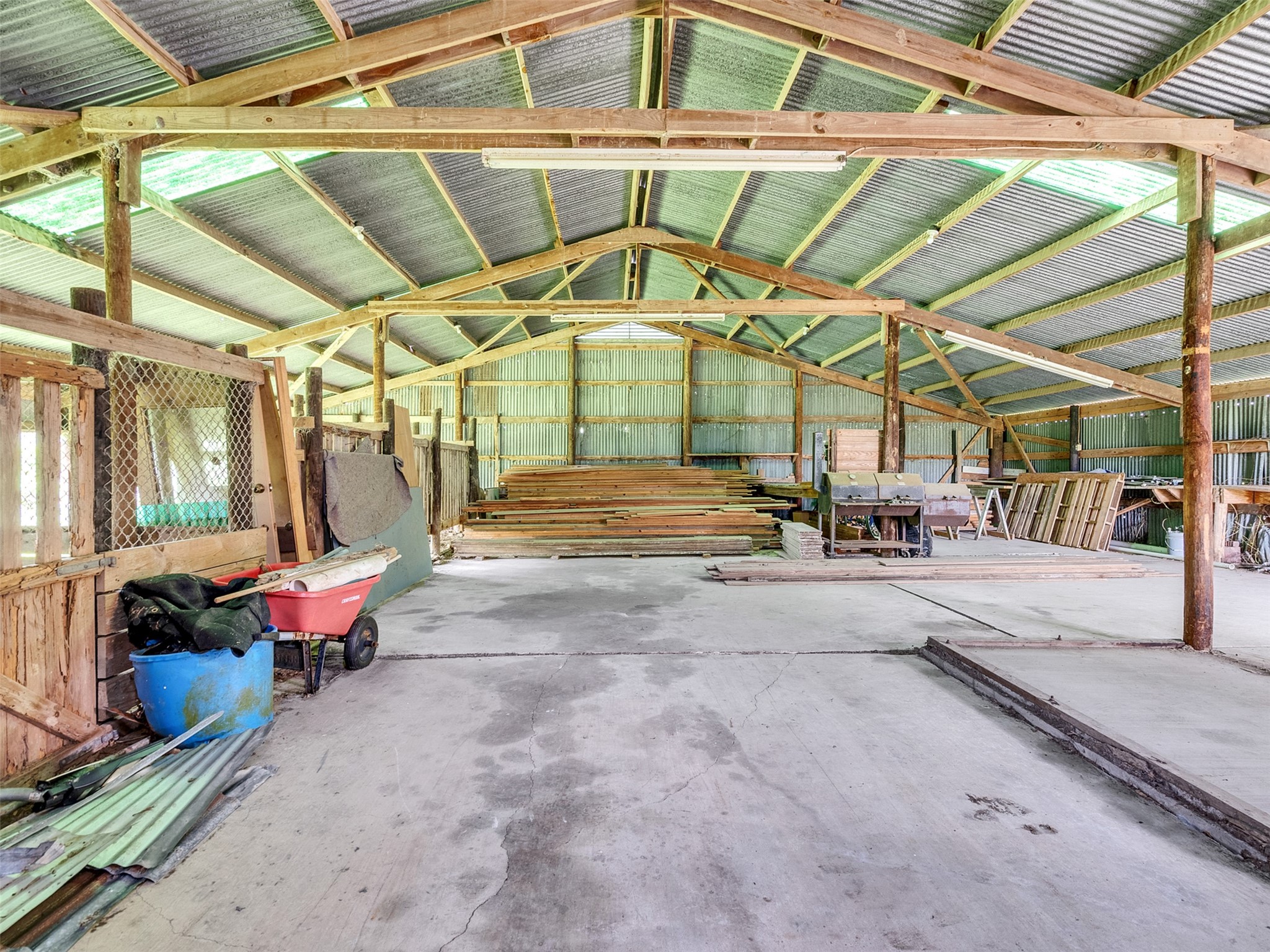 2100 Pine Knoll Road Bay City, TX 77414 - Photo 7 of 28 a view of the porch of a house