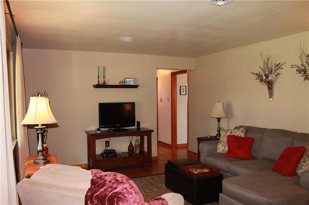 2564 Meinert Road Wexford, PA 15090 - Photo 3 of 25 Spacious living room with hardwood floors