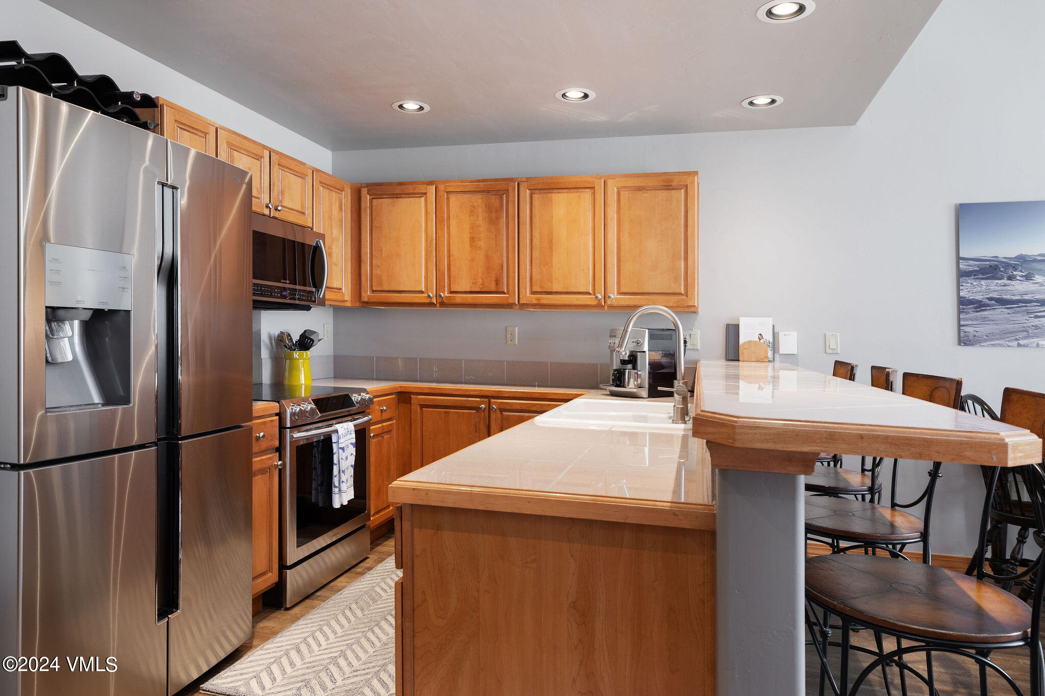 74 Cresta Road, Unit 303 Edwards, CO 81632 - Photo 3 of 8 aspenwood_lodge_303_interior_kitchen