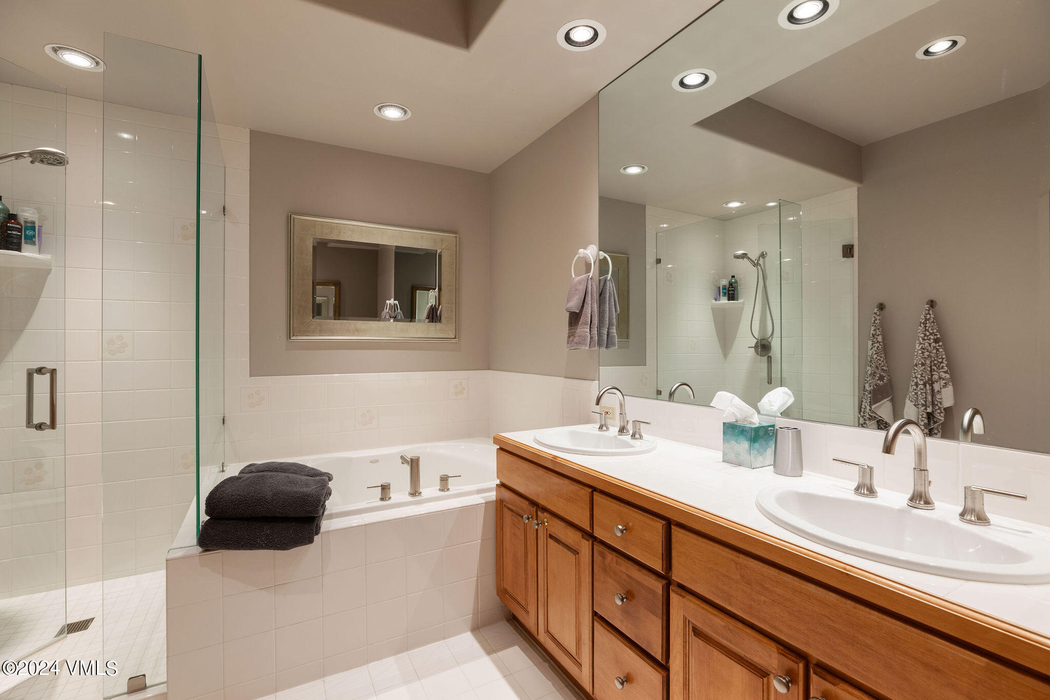 74 Cresta Road, Unit 303 Edwards, CO 81632 - Photo 5 of 8 aspenwood_lodge_303_interior_master_bath