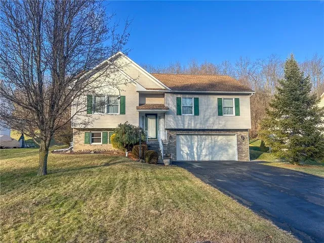 a view of a house with a yard
