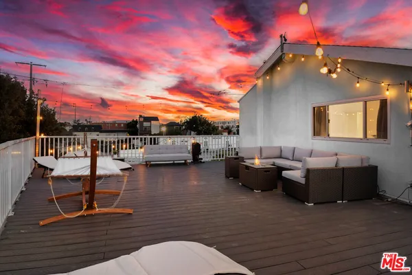 $2,699,000 | 3115 Strongs Drive, Venice, CA 90292