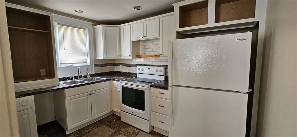 5-7 Maple Terrace Three Rivers, MA 01080 - Photo 5 of 29