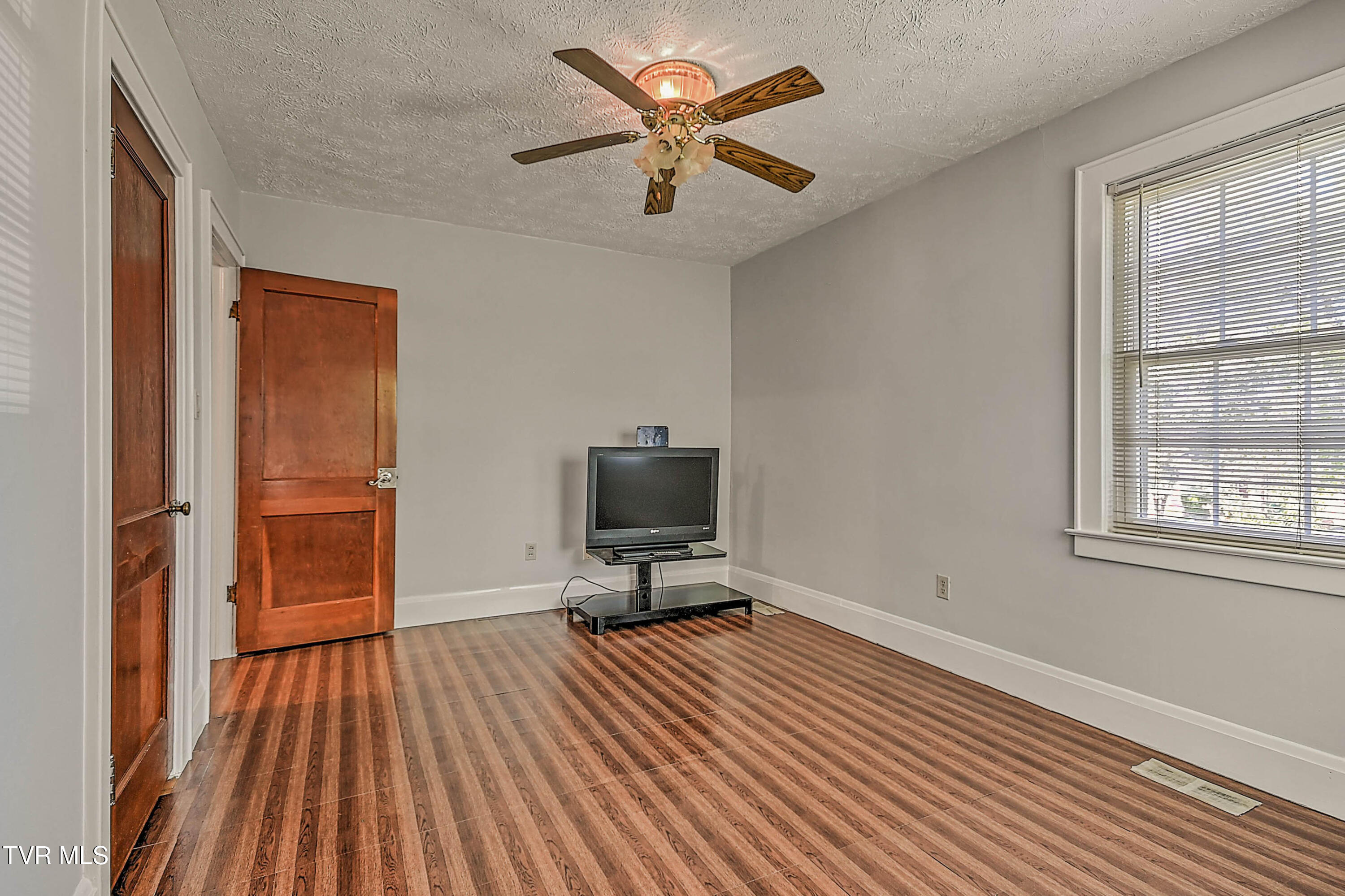 454 Douglas Street Bristol, VA 24201 - Photo 13 of 46 454 Douglas RE-16