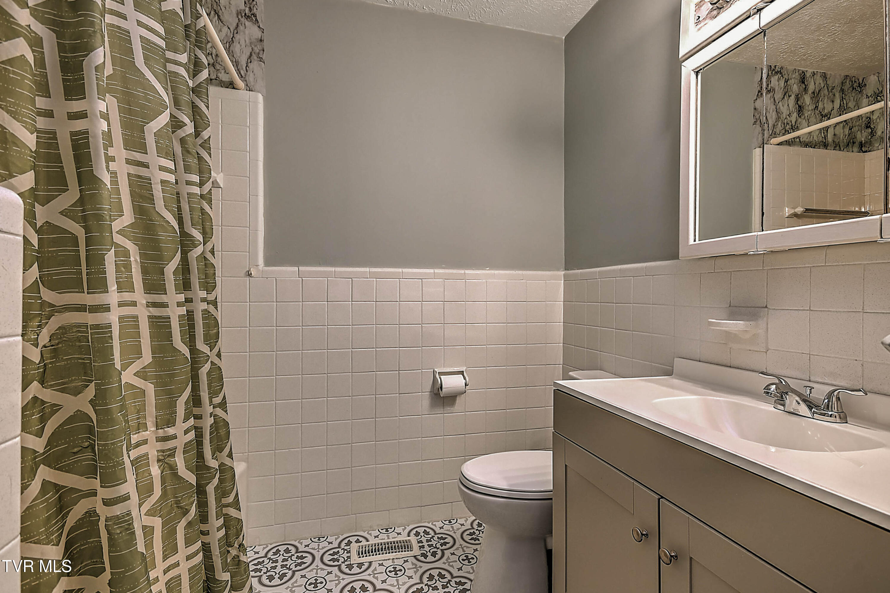 454 Douglas Street Bristol, VA 24201 - Photo 20 of 46 454 Douglas RE-23