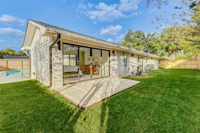 a view of a backyard with sitting area