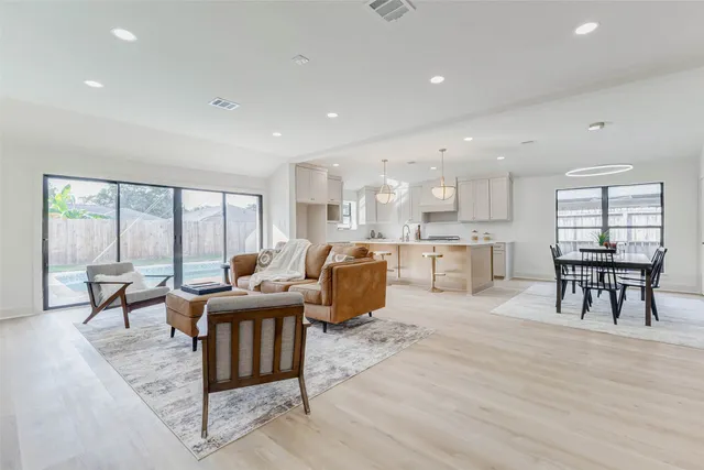 $949,900 | 1803 Seaspray Court, Houston, TX 77008