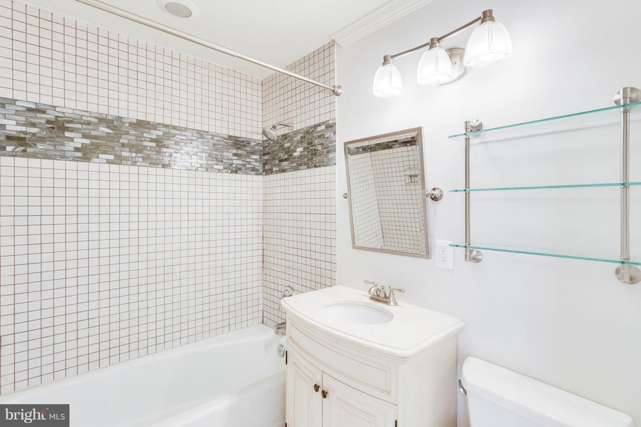 1662 Wainwright Drive Reston, VA 20190 - Photo 28 of 46 Hallway Full Bath