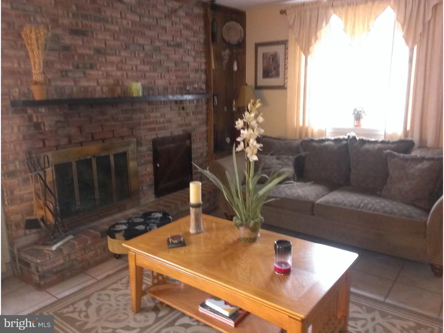 9809 Woodfern Road Philadelphia, PA 19115 - Photo 3 of 25