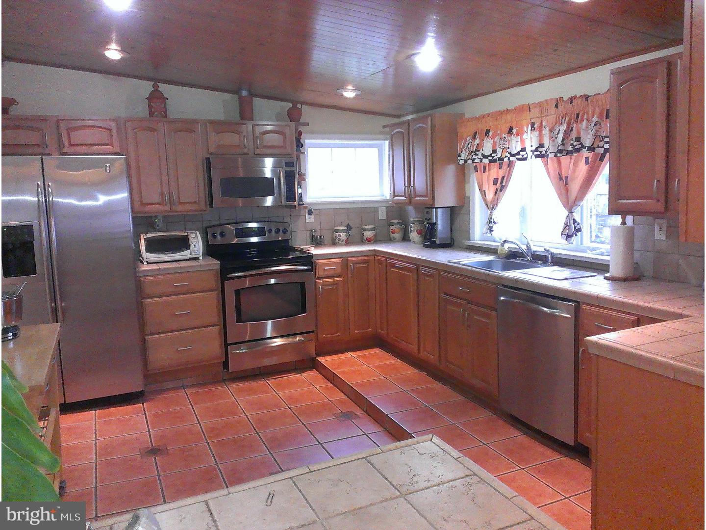 9809 Woodfern Road Philadelphia, PA 19115 - Photo 6 of 25