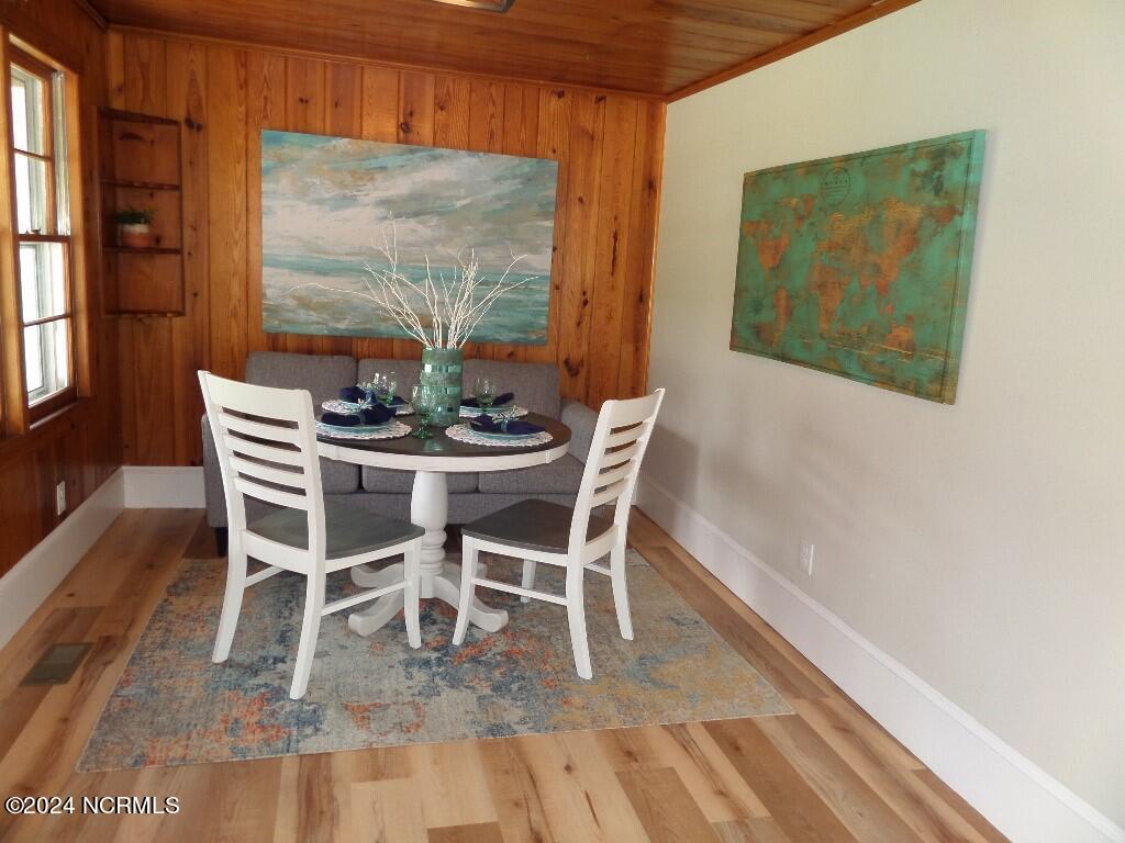 6487 Neuse Road Grantsboro, NC 28529 - Photo 7 of 35 Dining / Den