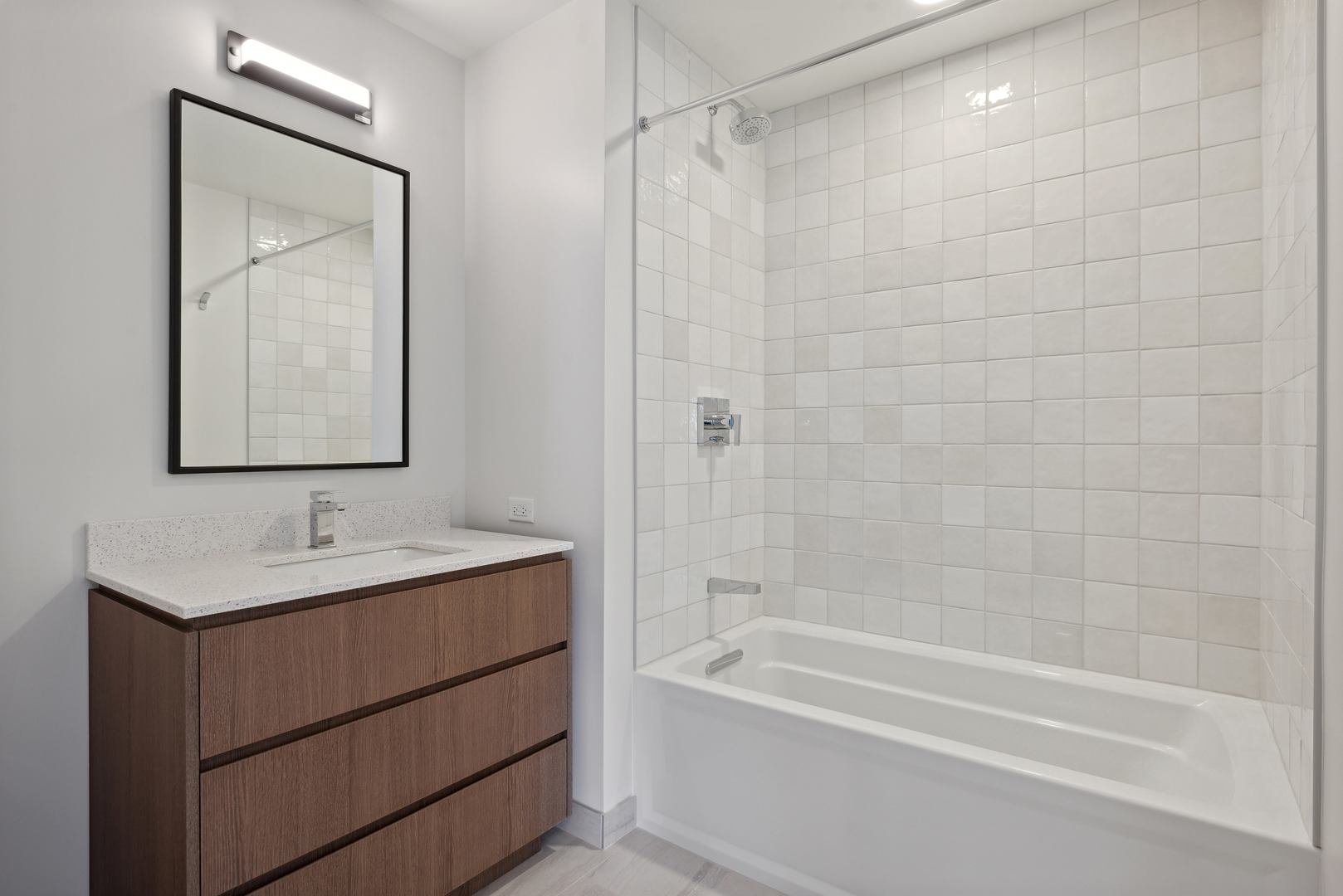 164 North Peoria Street, Unit 4004 Chicago, IL 60607 - Photo 29 of 32 a bathroom with a bathtub and a sink