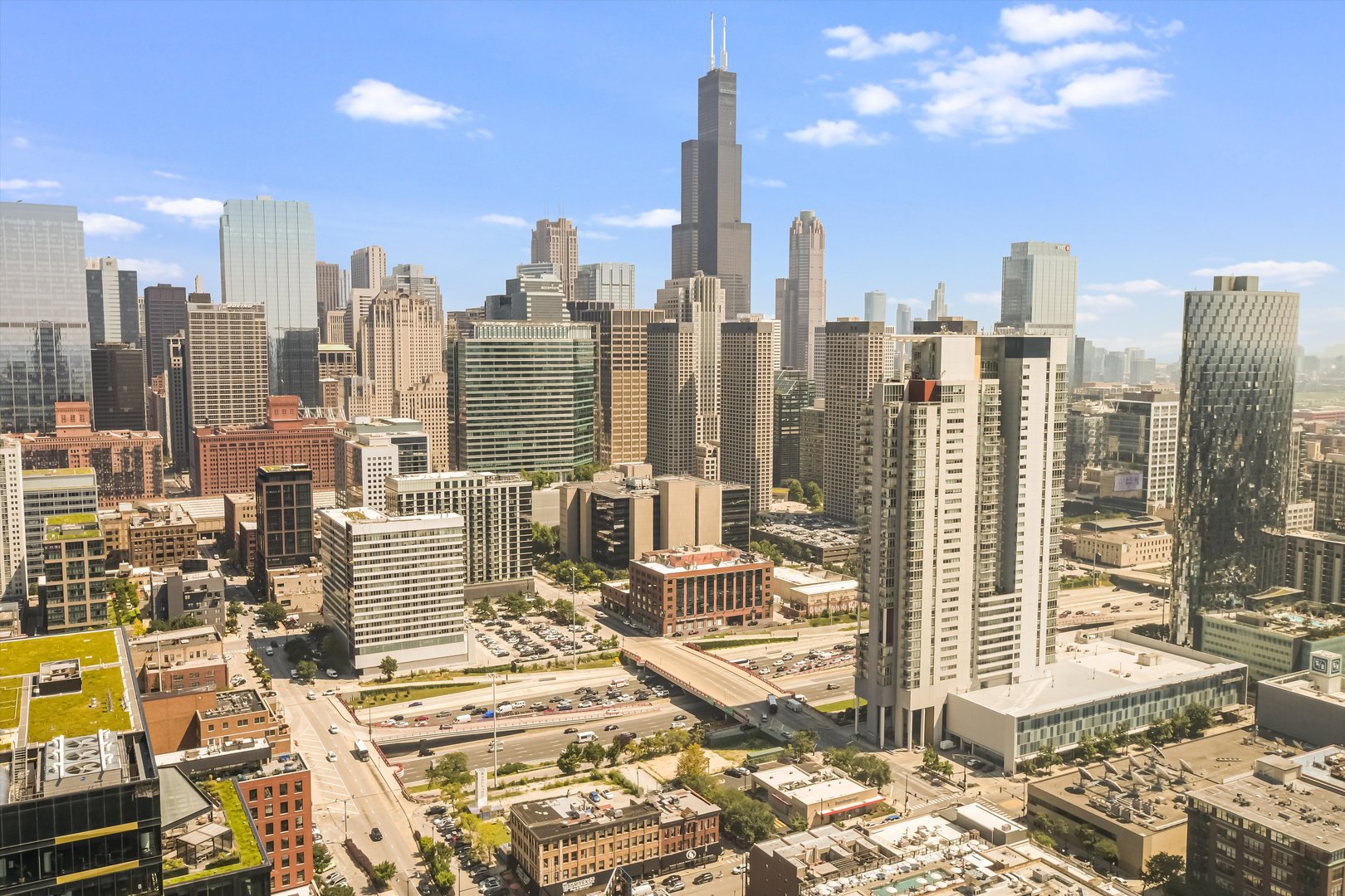 164 North Peoria Street, Unit 4004 Chicago, IL 60607 - Photo 30 of 32 a view of a city with tall buildings