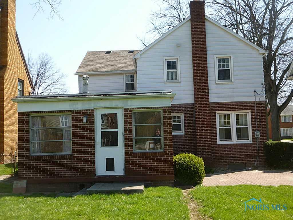 2319 Goddard Road Toledo, OH 43606 - Photo 3 of 11 Exterior Back.
