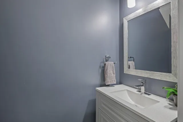 $258,000 | 2332 Flagstone Lane, Carpentersville, IL 60110