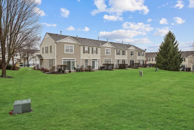 $258,000 | 2332 Flagstone Lane, Carpentersville, IL 60110