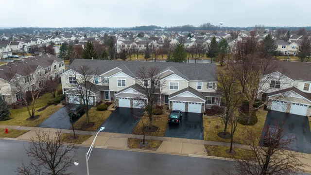 $258,000 | 2332 Flagstone Lane, Carpentersville, IL 60110